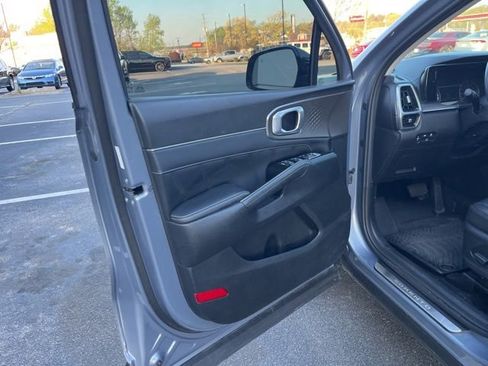 Used 2021 Kia Sorento SX image 5