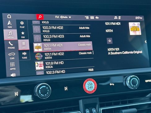 Used 2024 Porsche Macan image 18