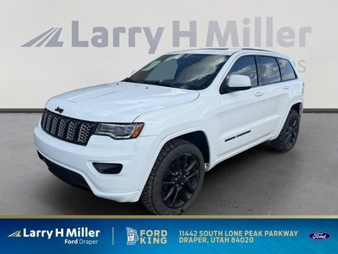 Used 2020 Jeep Grand Cherokee Altitude RWD image 1