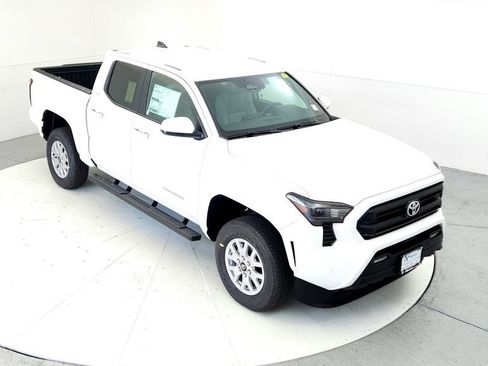 Used 2025 Toyota Tacoma SR5 AWD/4WD image 13