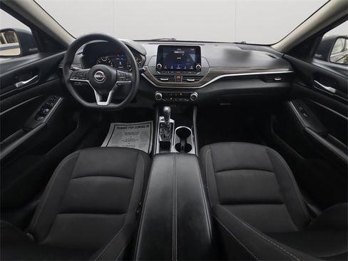 Used 2024 Nissan Altima 2.5 SV image 17