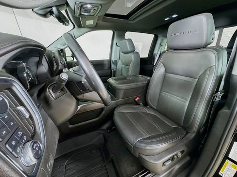Used 2022 GMC Sierra 3500 Denali w/ Denali Ultimate Package image 10