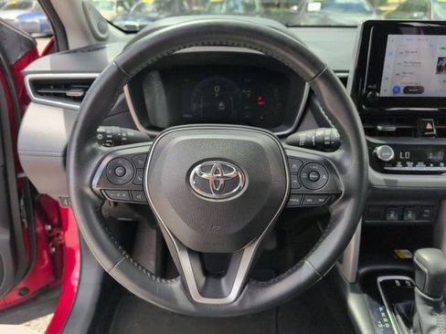 Used 2023 Toyota Corolla Cross XLE w/ Convenience Package FWD image 12