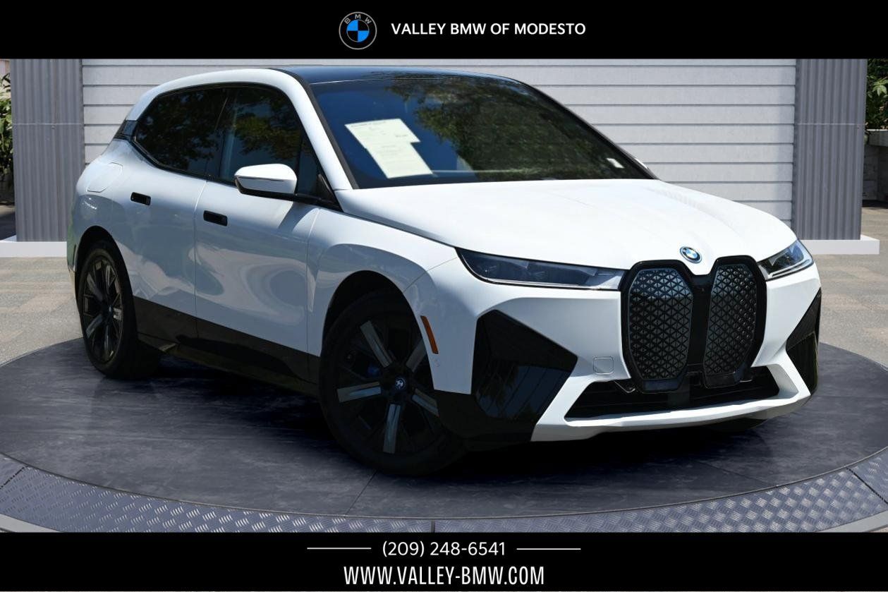 Certified 2023 BMW iX xDrive50 w/ Premium Package AWD/4WD image 1