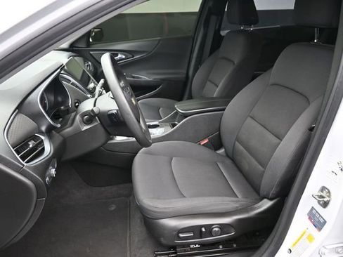Used 2021 Chevrolet Malibu LT image 25