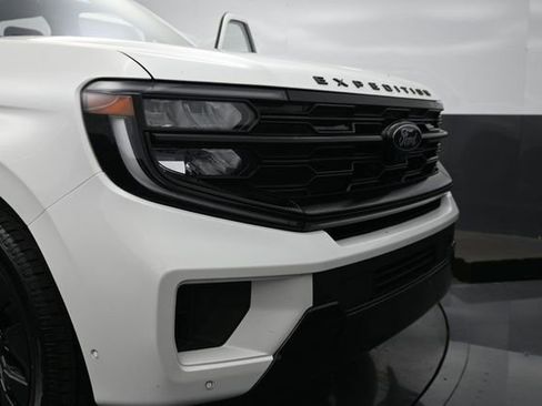 Certified 2025 Ford Expedition Platinum w/ Stealth Appearance Package AWD/4WD image 38