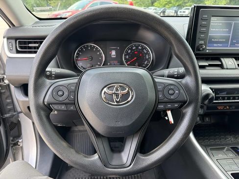 Used 2022 Toyota RAV4 LE AWD/4WD image 29