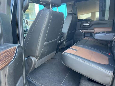 Used 2022 Chevrolet Silverado 2500 High Country w/ Safety Package II image 4