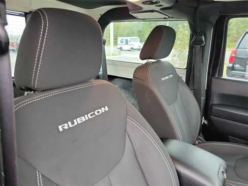 Used 2016 Jeep Wrangler Rubicon w/ Power Convenience Group image 28
