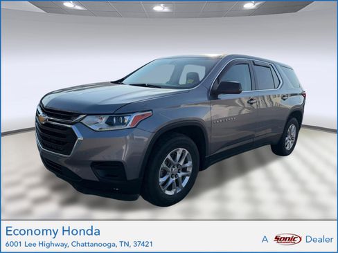 Used 2021 Chevrolet Traverse LS FWD image 1