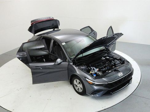 Used 2024 Hyundai Elantra SE image 22