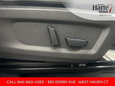 Certified 2025 Nissan Murano SV image 39