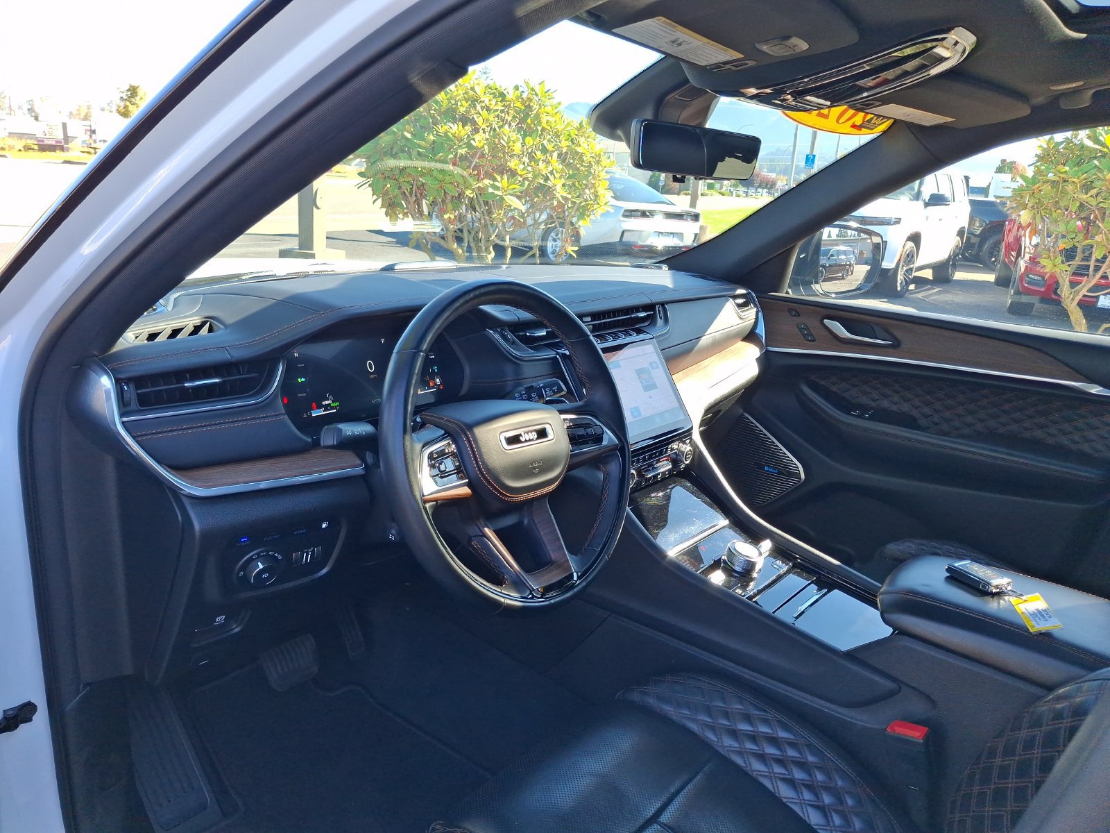 Used 2022 Jeep Grand Cherokee Summit w/ Advanced Protech Group IV AWD/4WD image 16