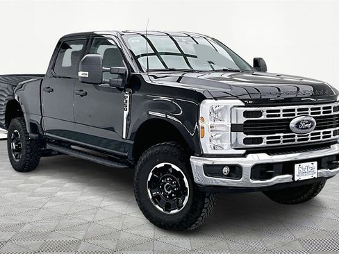 Used 2025 Ford F350 XLT w/ Tremor Off-Road Package image 12
