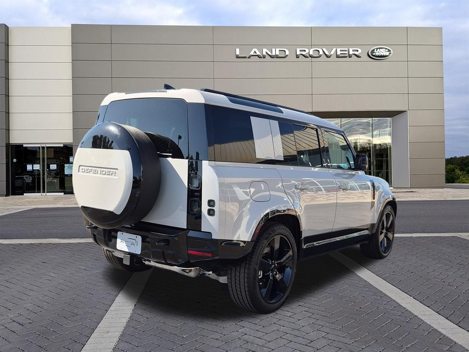 New 2026 Land Rover Defender 110 X-Dynamic SE AWD/4WD image 5