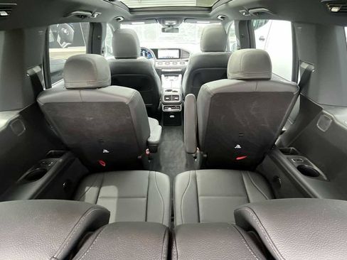 Used 2022 Mercedes-Benz GLS 450 4MATIC image 13