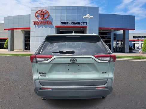 Used 2020 Toyota RAV4 XLE w/ Convenience Package FWD image 4