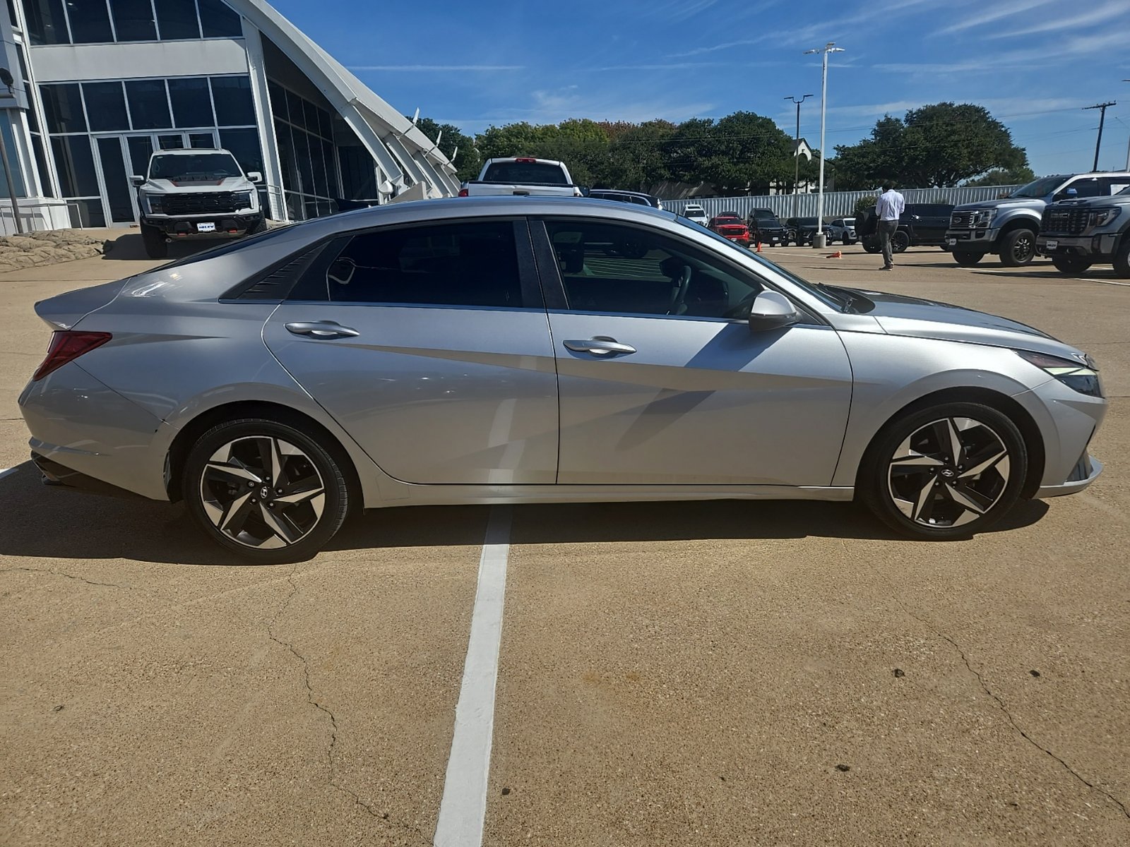 Used 2021 Hyundai Elantra SEL w/ Convenience + Premium Package FWD image 4