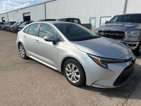 Used 2023 Toyota Corolla LE FWD image 3