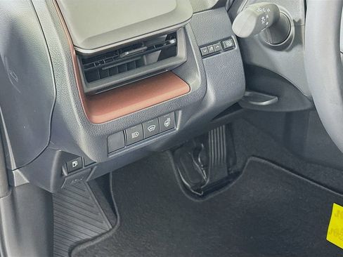 Certified 2026 Toyota Prius Plug-In Hybrid FWD image 10