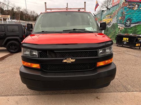 Used 2018 Chevrolet Express 2500 image 2