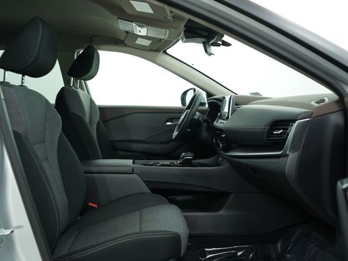 Used 2022 Nissan Rogue SV image 11