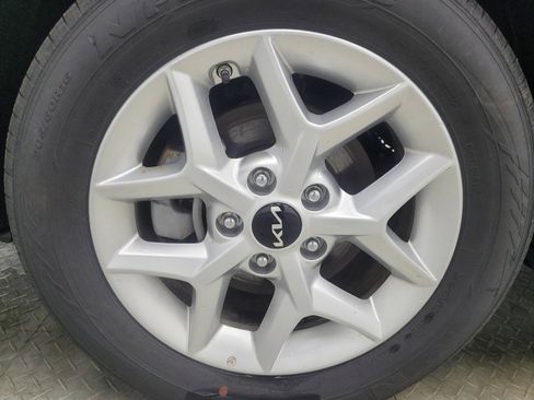 Used 2025 Kia Soul LX w/ LX Technology Package FWD image 31