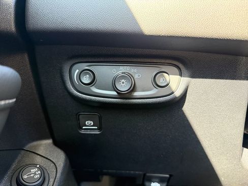 Used 2024 GMC Terrain SLT image 22