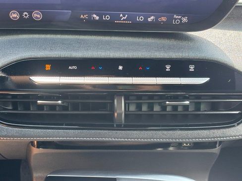 Certified 2025 Buick Enclave Preferred FWD image 23