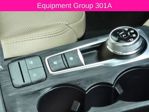 Used 2022 Ford Escape SEL w/ Technology Package FWD image 8