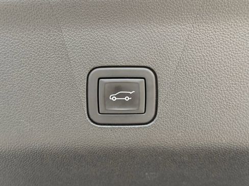 Used 2024 Chevrolet Suburban Z71 w/ Off-Road Capability Package AWD/4WD image 28