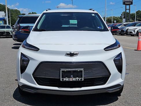 Used 2023 Chevrolet Bolt EUV LT w/ Convenience Package FWD image 2