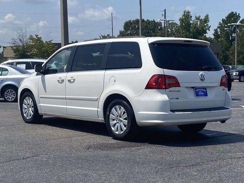 Used 2012 Volkswagen Routan SEL FWD image 5