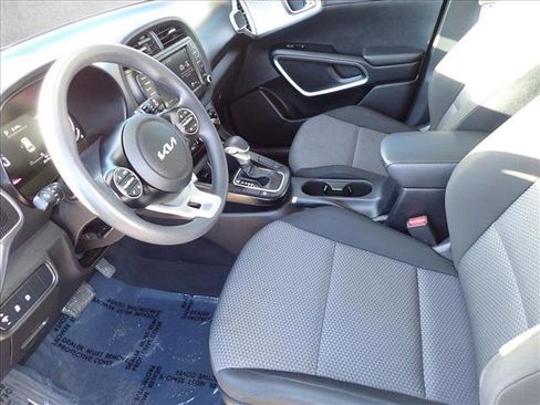 Used 2023 Kia Soul LX w/ LX Technology Package image 10