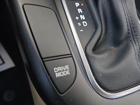 Used 2025 Kia Soul LX w/ LX Technology Package FWD image 17