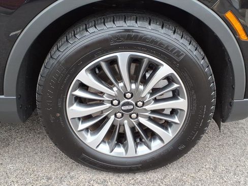 Certified 2023 Lincoln Corsair AWD image 9