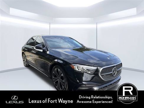 Used 2025 Mercedes-Benz E 350 4MATIC Sedan image 3