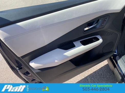 Used 2023 Nissan Ariya FWD image 17