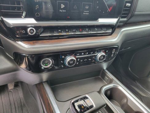 Used 2023 GMC Sierra 1500 SLT image 17