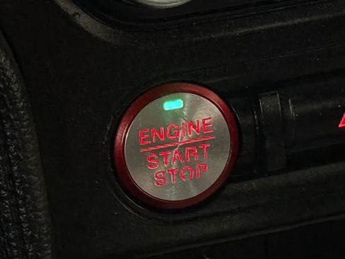 Used 2020 Ford Mustang Coupe RWD image 28