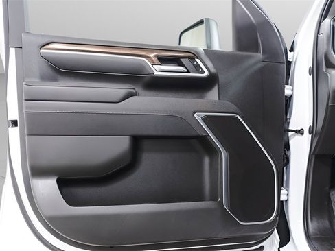 Used 2025 Chevrolet Silverado 2500 LT image 24