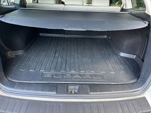 Used 2010 Subaru Outback 2.5i Premium AWD/4WD image 8
