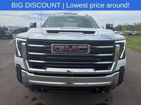 Used 2024 GMC Sierra 3500 SLT w/ SLT Convenience Package AWD/4WD image 3