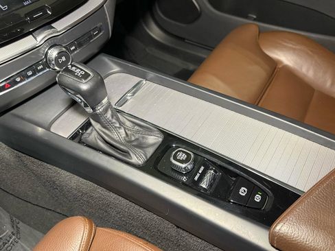 Used 2019 Volvo XC60 T5 Inscription w/ Protection Package Premier image 17