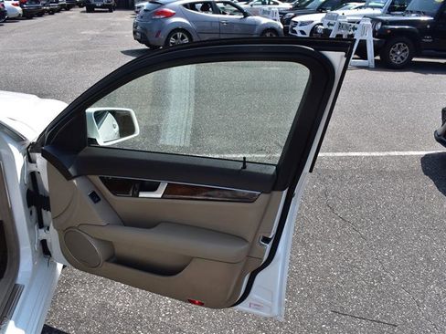 Used 2014 Mercedes-Benz C 300 4MATIC Sedan image 23
