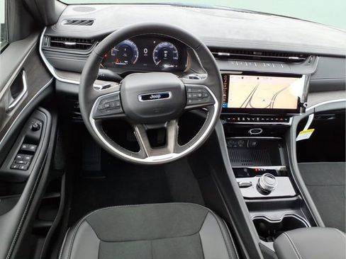 New 2026 Jeep Grand Cherokee Altitude AWD/4WD image 13