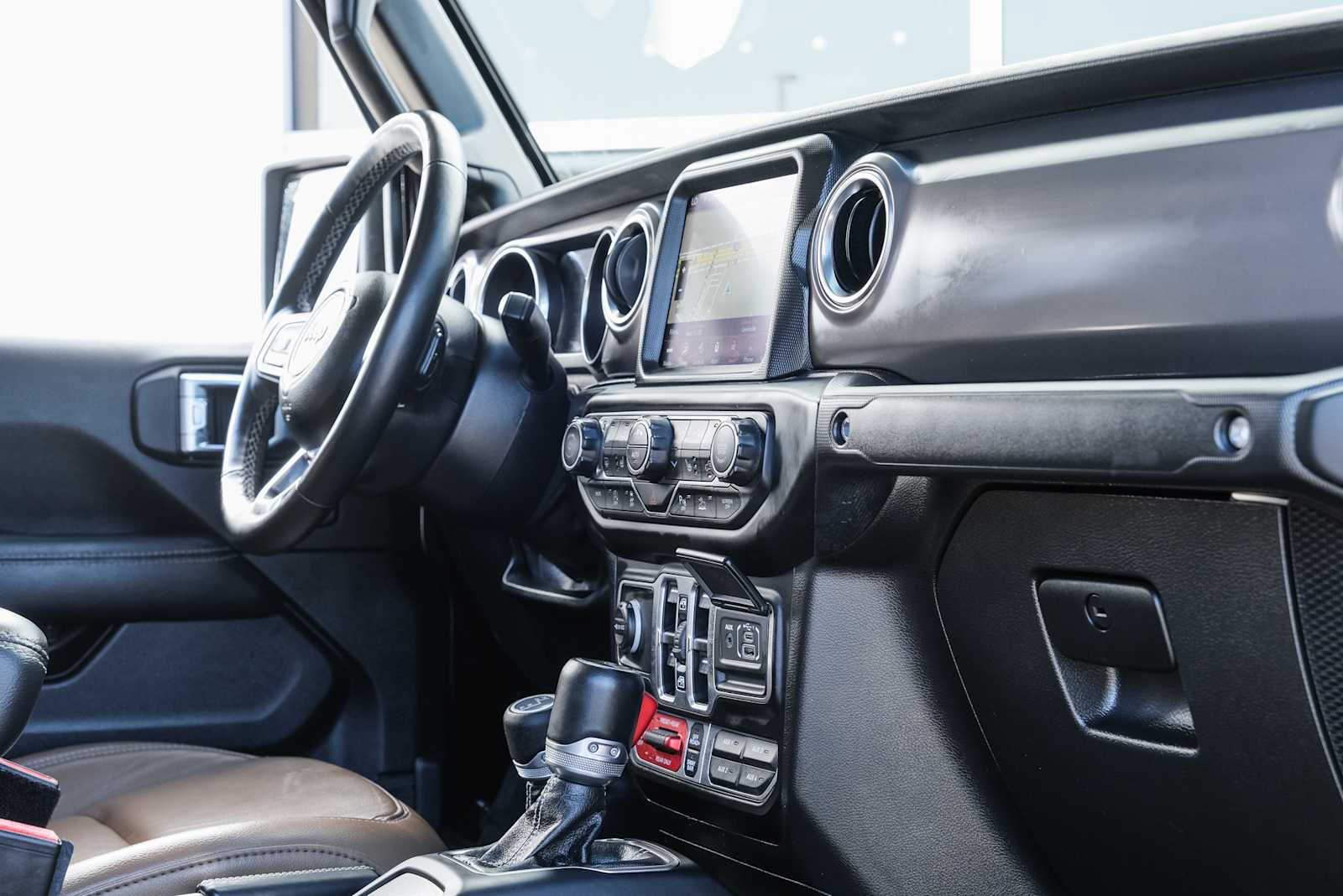Used 2021 Jeep Gladiator Rubicon AWD/4WD image 24
