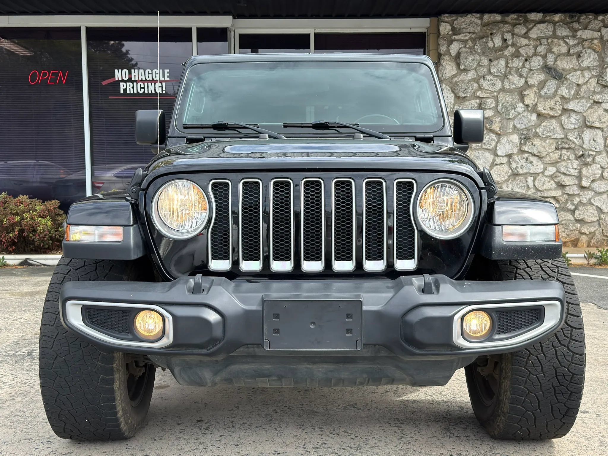 Used 2020 Jeep Wrangler Unlimited Sahara AWD/4WD image 3