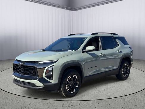 Used 2025 Chevrolet Equinox ACTIV w/ Safety and Technology Package AWD/4WD image 2