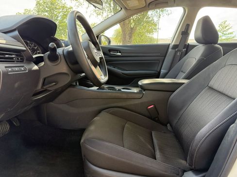 Used 2025 Nissan Altima 2.5 SV FWD image 27